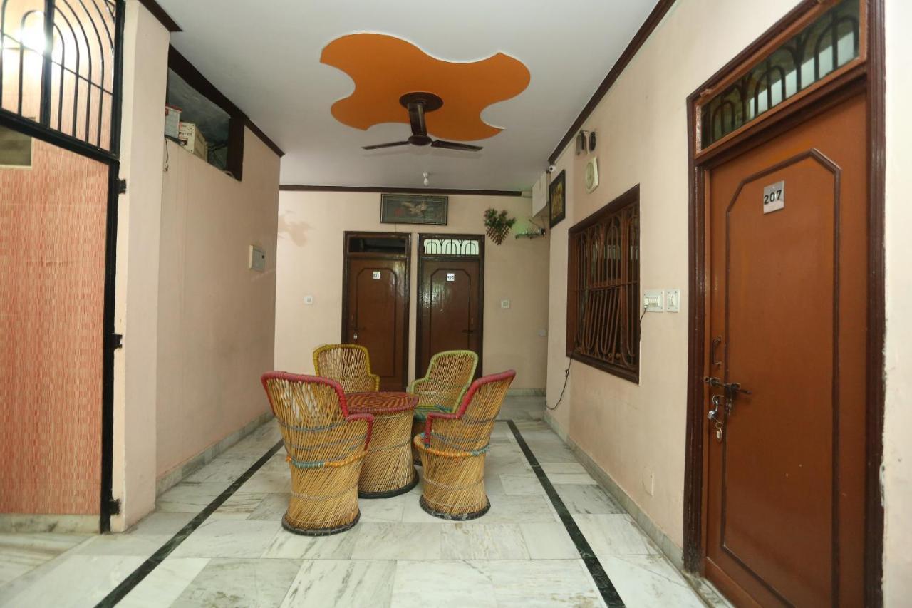 Oyo 18641 Hotel Rashmi Tājganj Zewnętrze zdjęcie