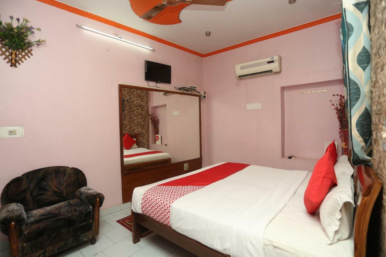 Oyo 18641 Hotel Rashmi Tājganj Zewnętrze zdjęcie